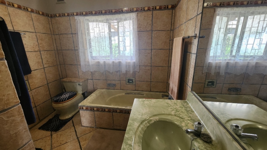 3 Bedroom Property for Sale in Umtentweni KwaZulu-Natal