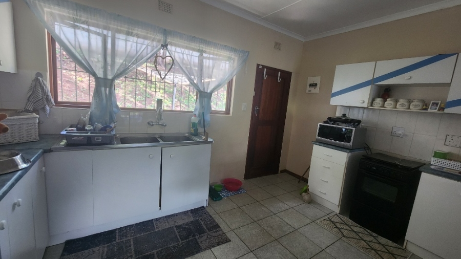 6 Bedroom Property for Sale in Umzumbe KwaZulu-Natal