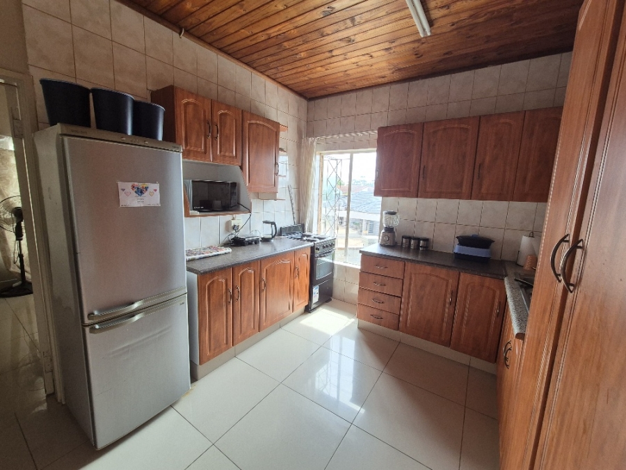 8 Bedroom Property for Sale in Uvongo KwaZulu-Natal