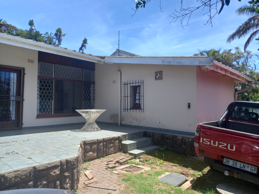 8 Bedroom Property for Sale in Oslo Beach KwaZulu-Natal