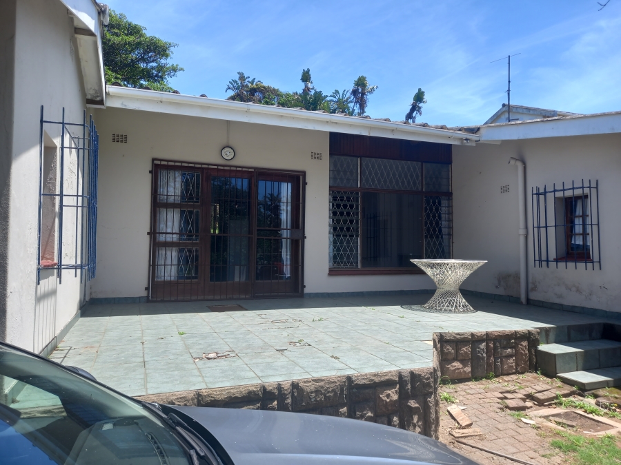 8 Bedroom Property for Sale in Oslo Beach KwaZulu-Natal