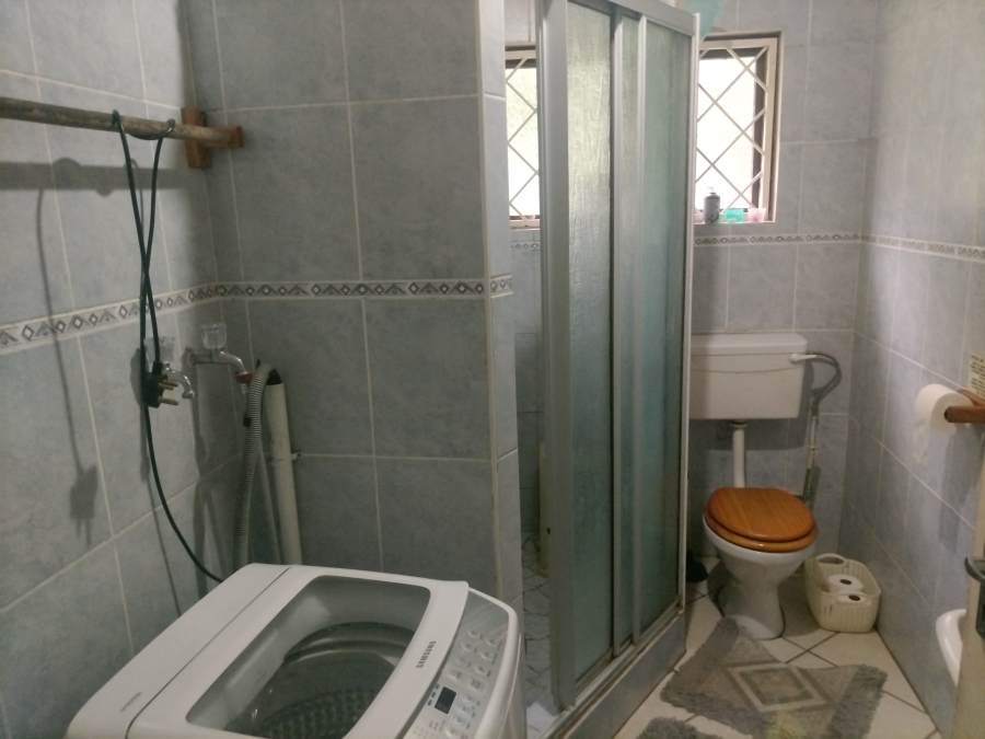 2 Bedroom Property for Sale in Umtentweni KwaZulu-Natal