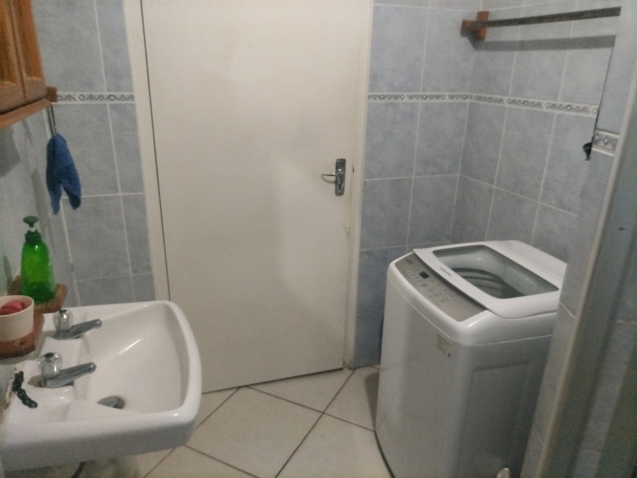 2 Bedroom Property for Sale in Umtentweni KwaZulu-Natal