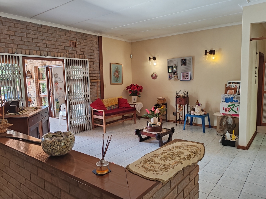 5 Bedroom Property for Sale in Umtentweni KwaZulu-Natal