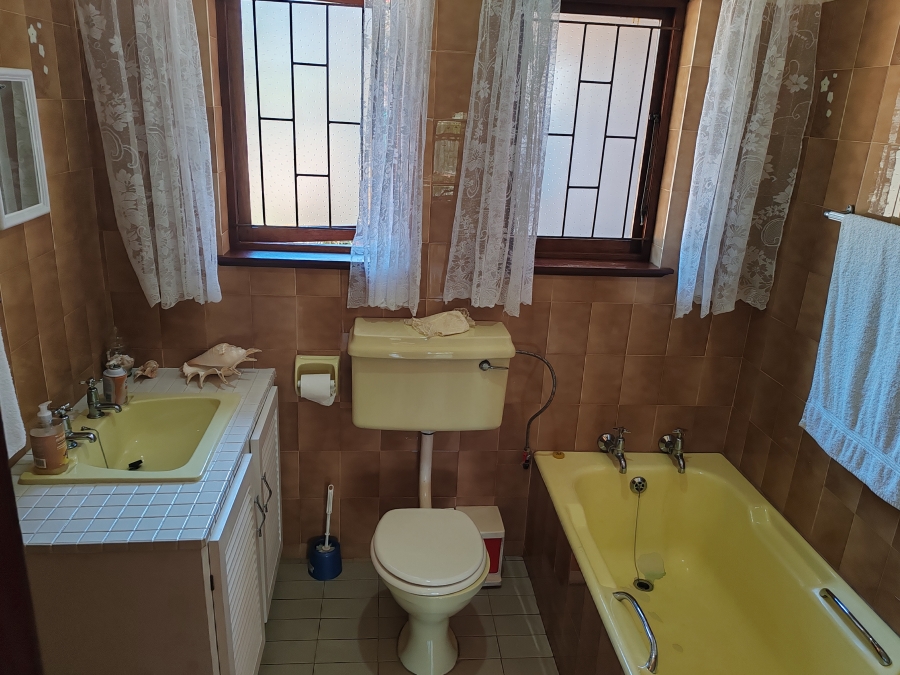 5 Bedroom Property for Sale in Umtentweni KwaZulu-Natal