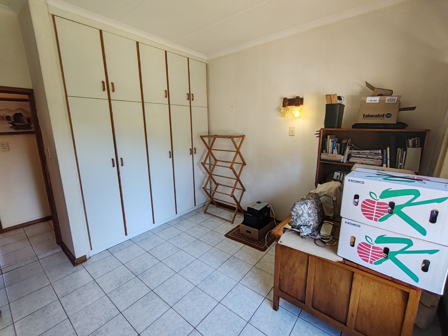 5 Bedroom Property for Sale in Umtentweni KwaZulu-Natal