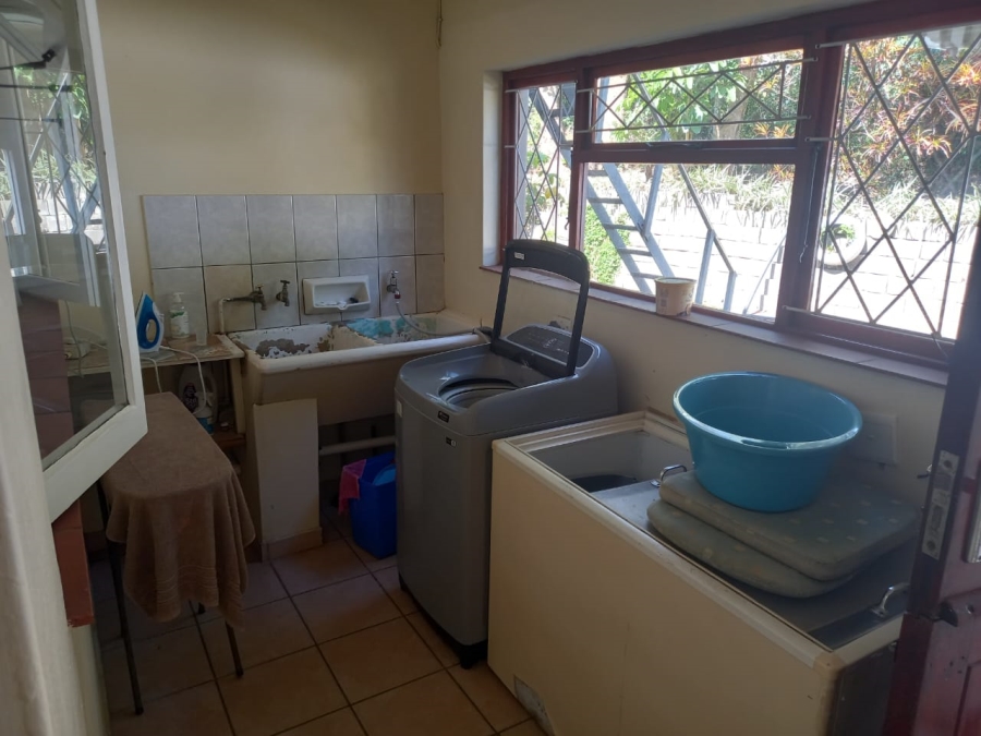 8 Bedroom Property for Sale in Shelly Beach KwaZulu-Natal