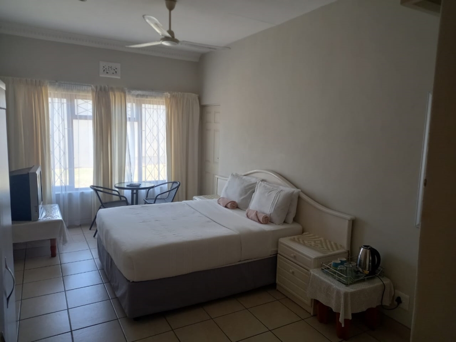 8 Bedroom Property for Sale in Shelly Beach KwaZulu-Natal