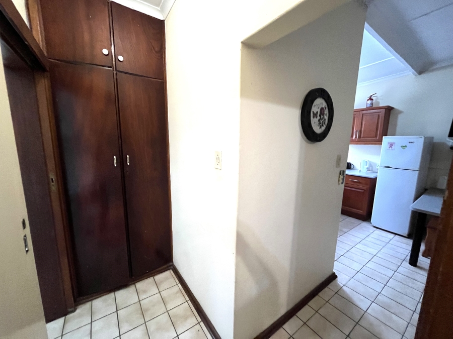 1 Bedroom Property for Sale in Anerley KwaZulu-Natal