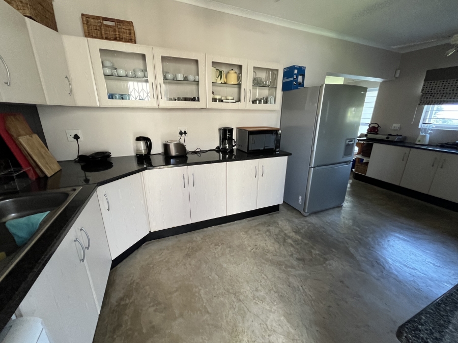 5 Bedroom Property for Sale in Umtentweni KwaZulu-Natal