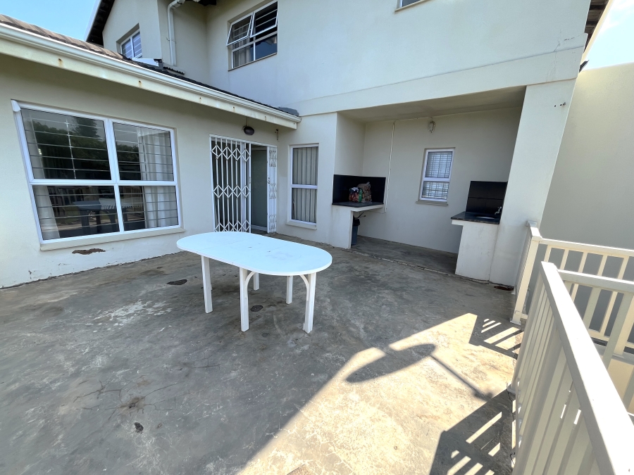 5 Bedroom Property for Sale in Umtentweni KwaZulu-Natal