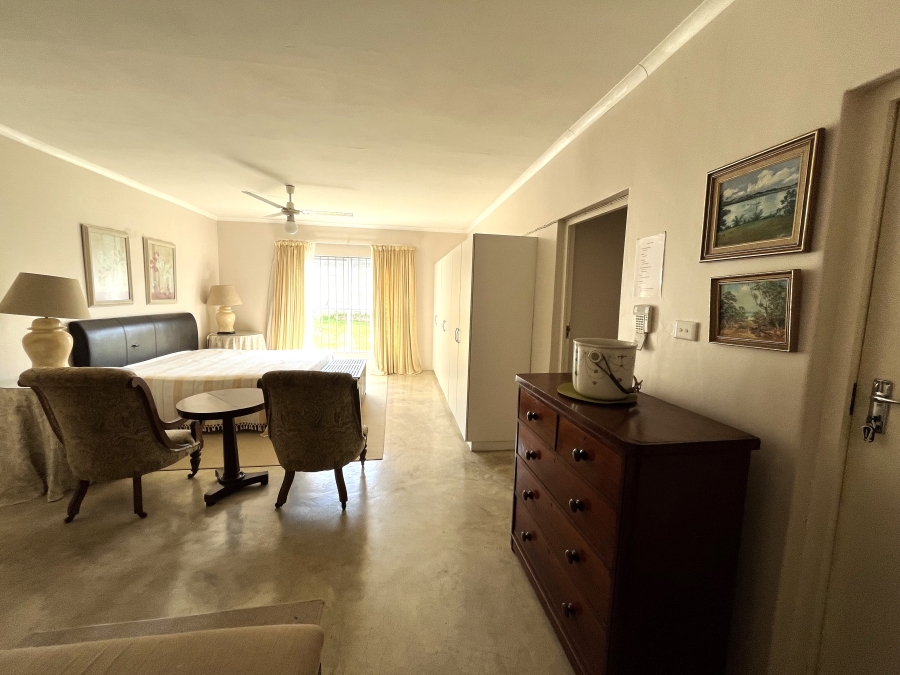 5 Bedroom Property for Sale in Umtentweni KwaZulu-Natal