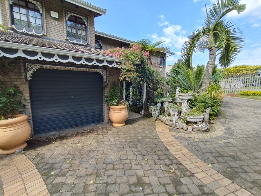 4 Bedroom Property for Sale in Uvongo Beach KwaZulu-Natal