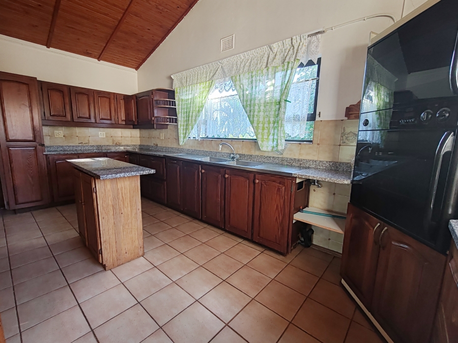 5 Bedroom Property for Sale in St Michaels On Sea KwaZulu-Natal