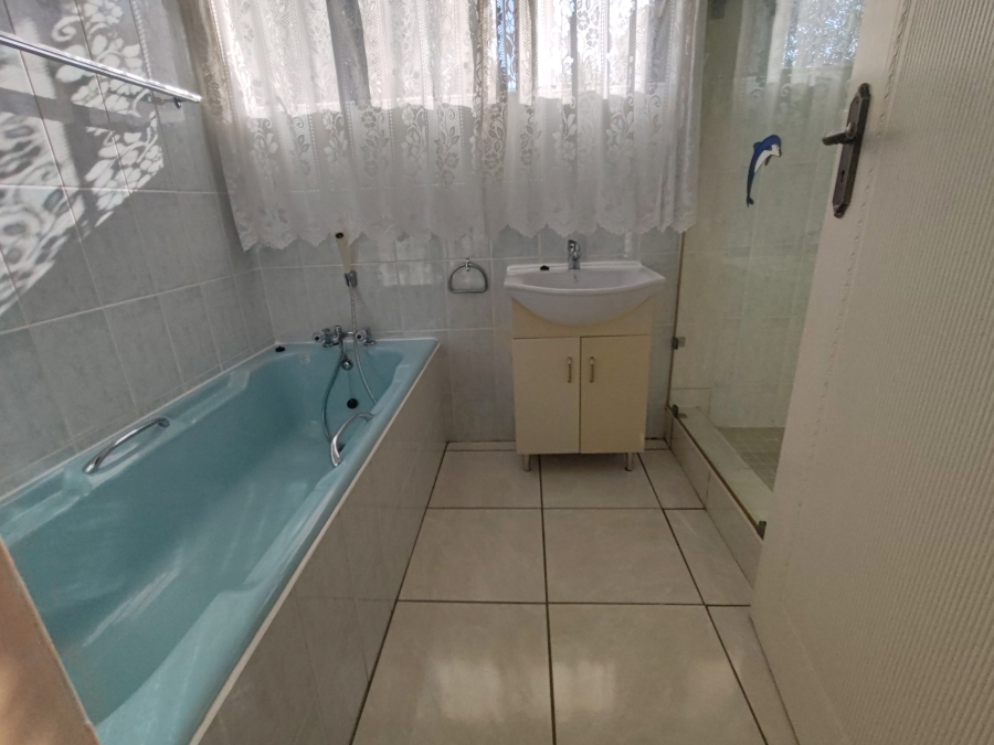 5 Bedroom Property for Sale in St Michaels On Sea KwaZulu-Natal