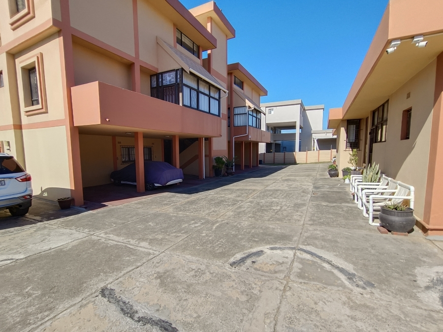 4 Bedroom Property for Sale in St Michaels On Sea KwaZulu-Natal