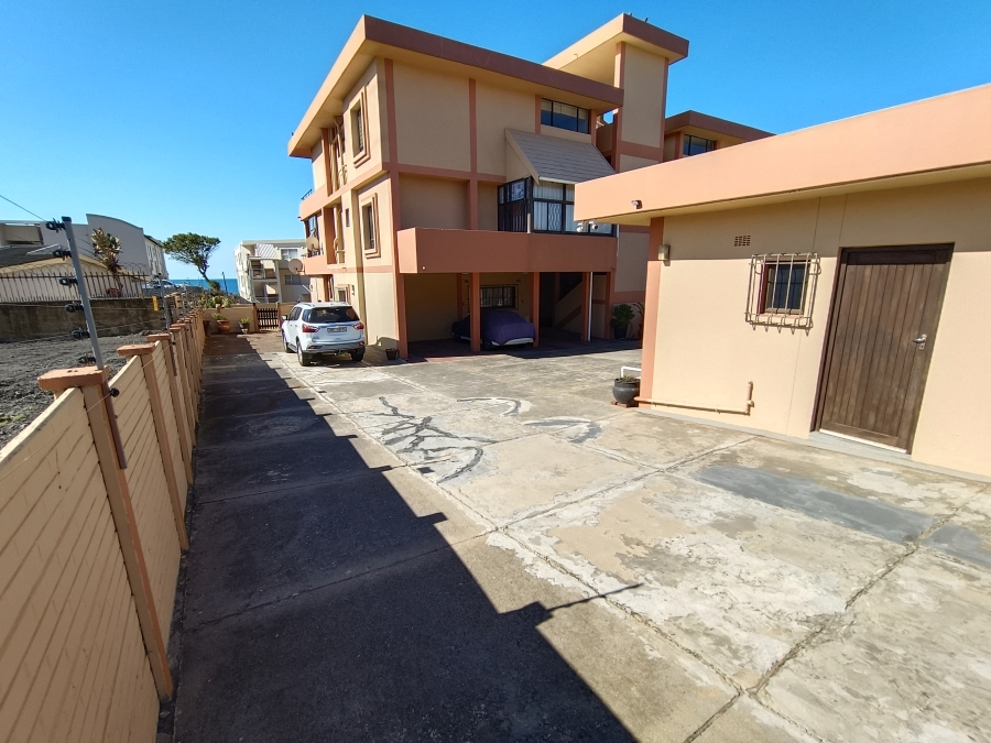 4 Bedroom Property for Sale in St Michaels On Sea KwaZulu-Natal