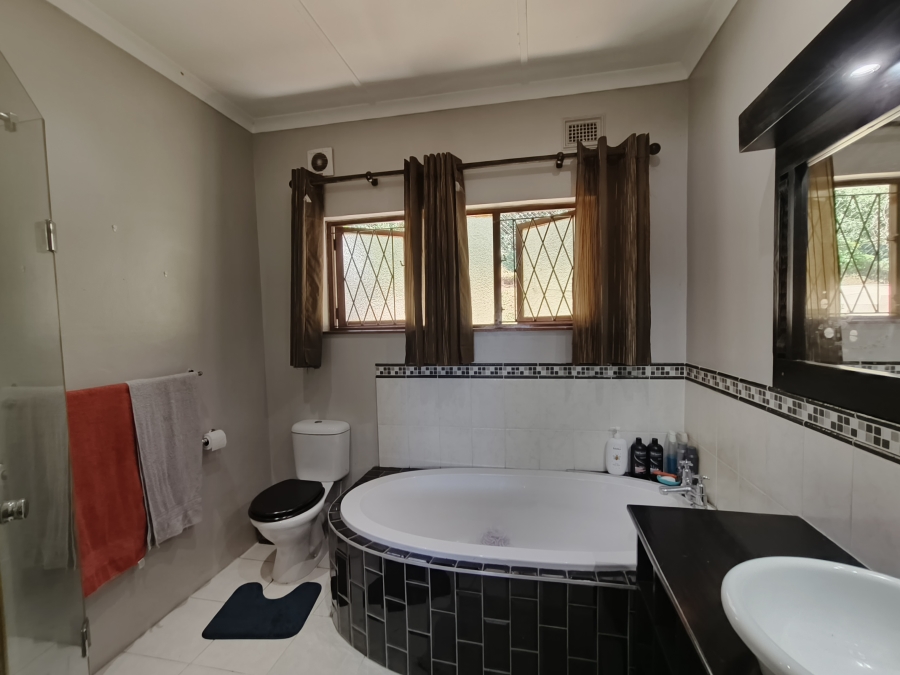 4 Bedroom Property for Sale in Beacon Rocks KwaZulu-Natal