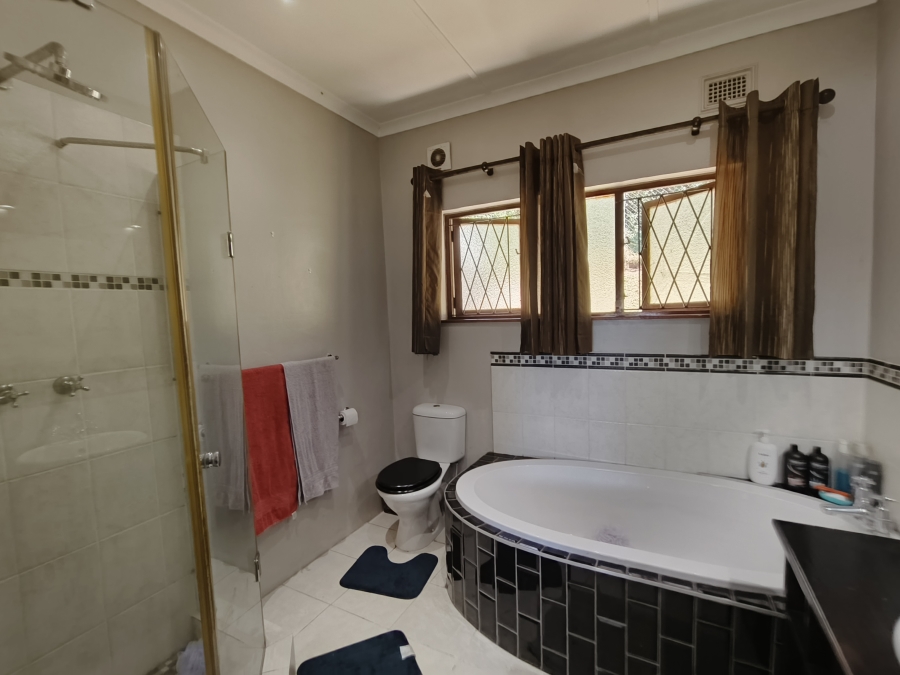 4 Bedroom Property for Sale in Beacon Rocks KwaZulu-Natal