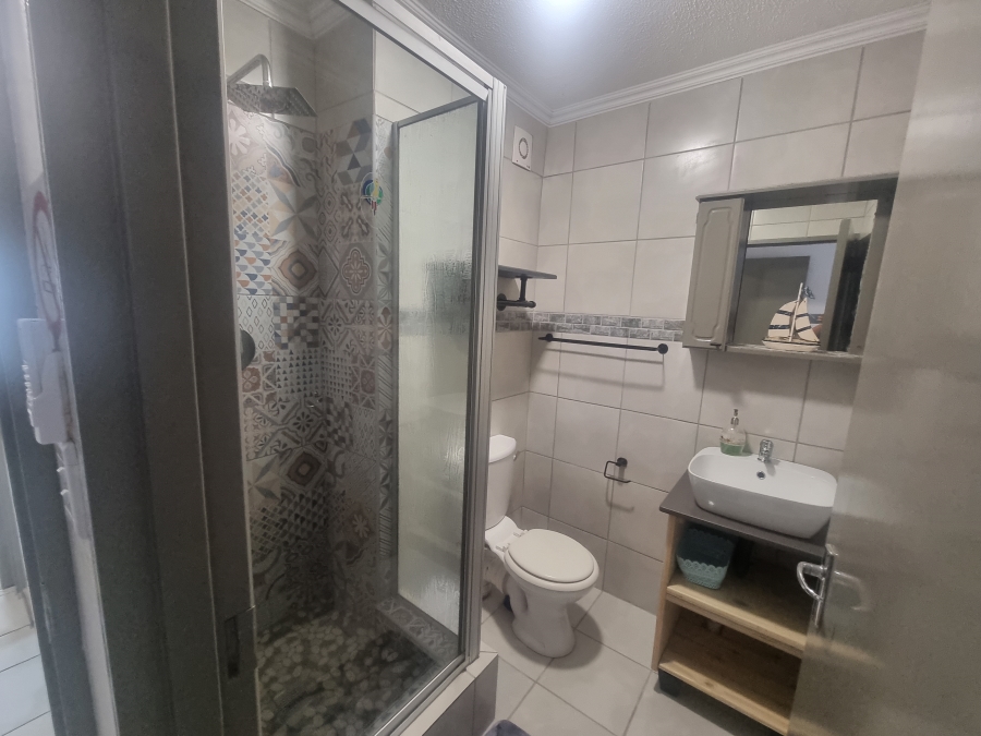 2 Bedroom Property for Sale in Uvongo Beach KwaZulu-Natal