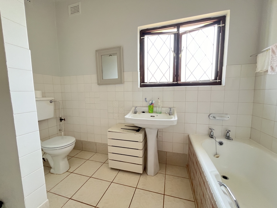 2 Bedroom Property for Sale in Uvongo KwaZulu-Natal