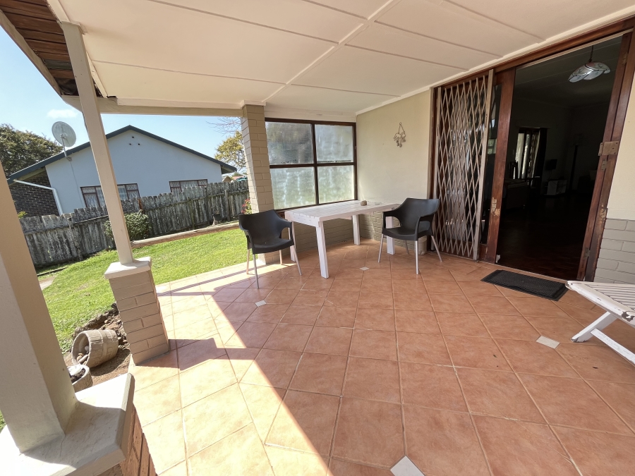 2 Bedroom Property for Sale in Uvongo KwaZulu-Natal