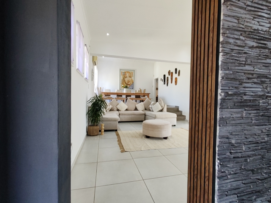 5 Bedroom Property for Sale in Uvongo KwaZulu-Natal