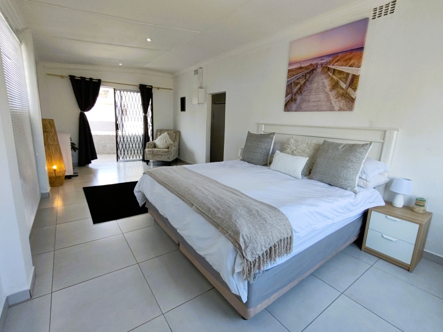 5 Bedroom Property for Sale in Uvongo KwaZulu-Natal