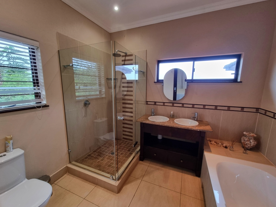 5 Bedroom Property for Sale in Leisure Bay KwaZulu-Natal