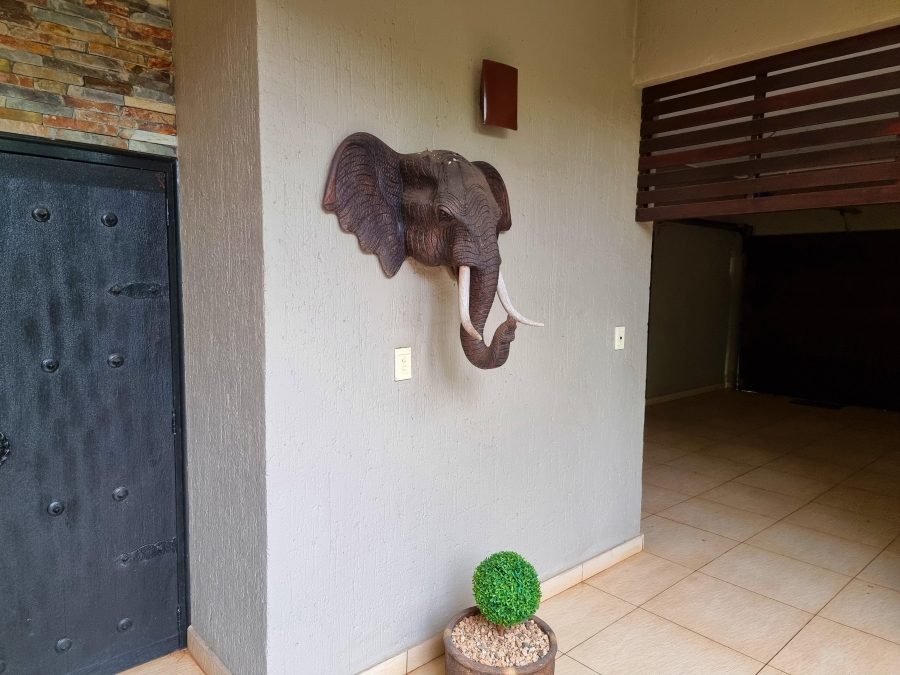 5 Bedroom Property for Sale in Leisure Bay KwaZulu-Natal