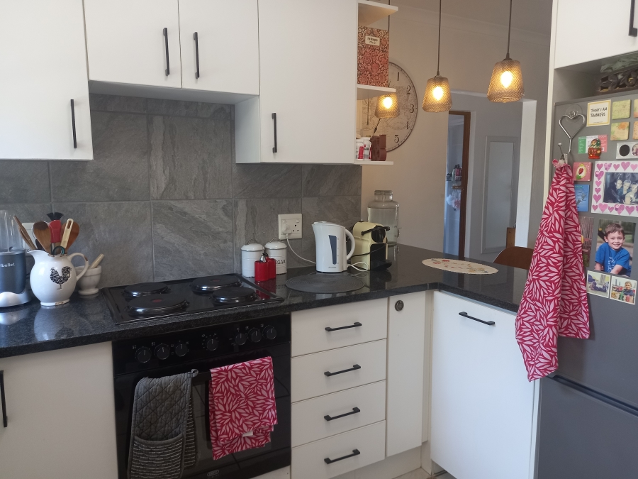 2 Bedroom Property for Sale in Uvongo KwaZulu-Natal