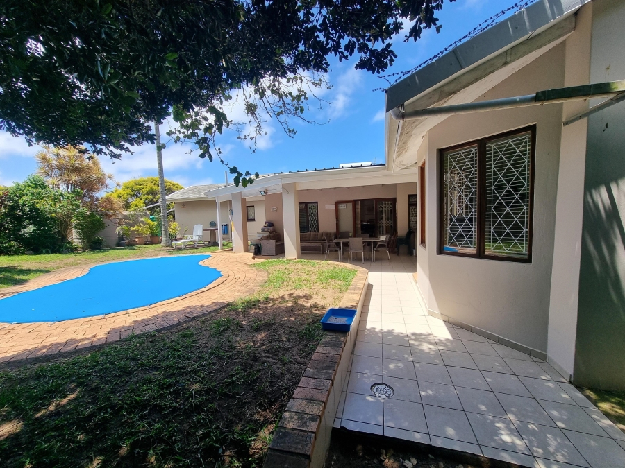 5 Bedroom Property for Sale in Uvongo KwaZulu-Natal