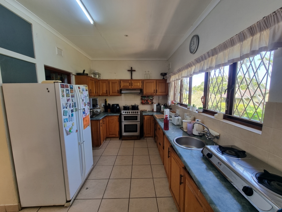 5 Bedroom Property for Sale in Uvongo KwaZulu-Natal