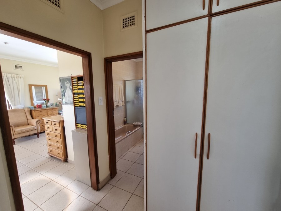 5 Bedroom Property for Sale in Uvongo KwaZulu-Natal