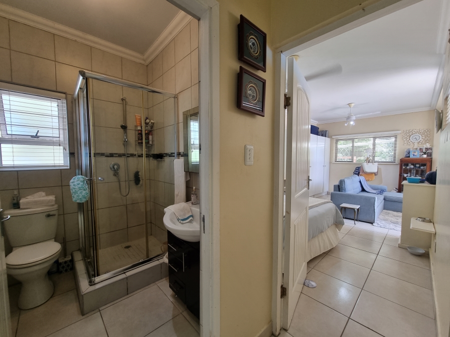 5 Bedroom Property for Sale in Uvongo KwaZulu-Natal