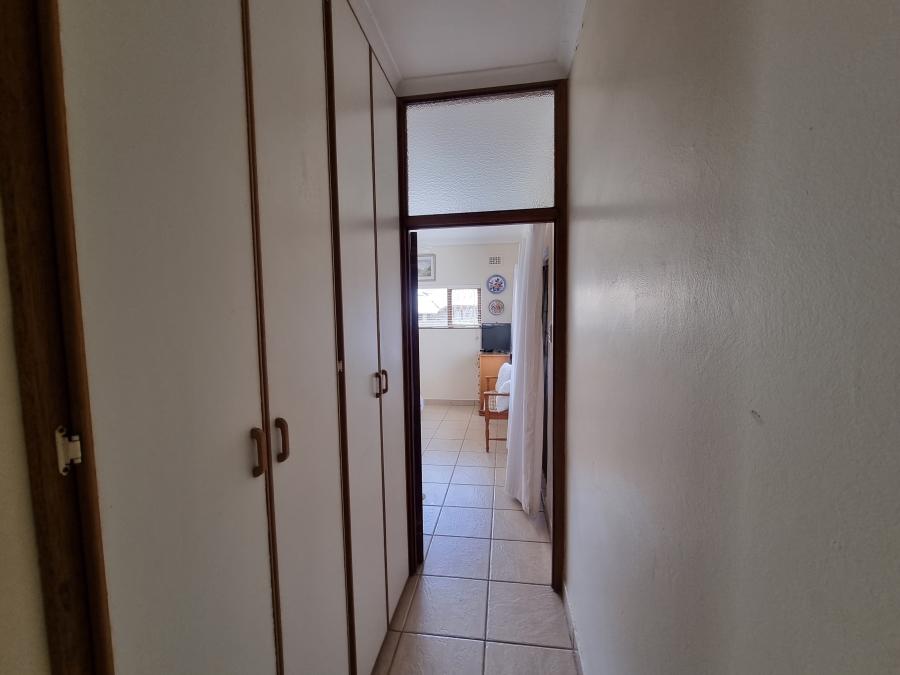 5 Bedroom Property for Sale in Uvongo KwaZulu-Natal