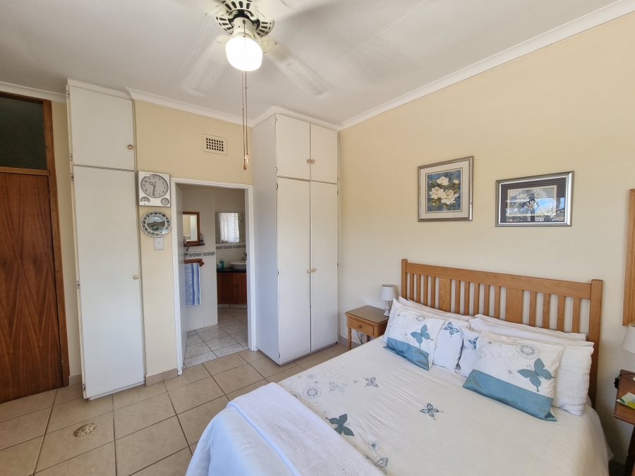 5 Bedroom Property for Sale in Uvongo KwaZulu-Natal