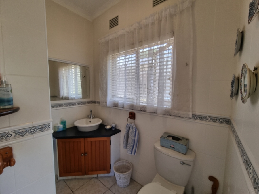 5 Bedroom Property for Sale in Uvongo KwaZulu-Natal