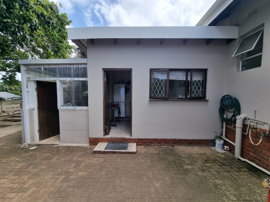 5 Bedroom Property for Sale in Uvongo KwaZulu-Natal