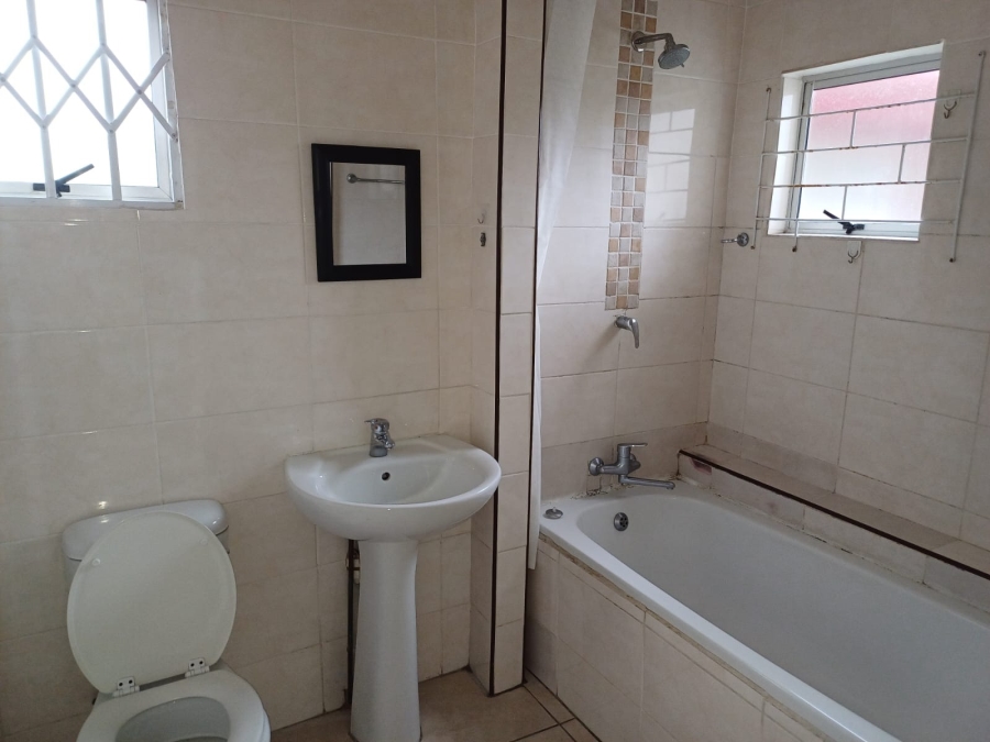 To Let 1 Bedroom Property for Rent in Brighton Beach KwaZulu-Natal