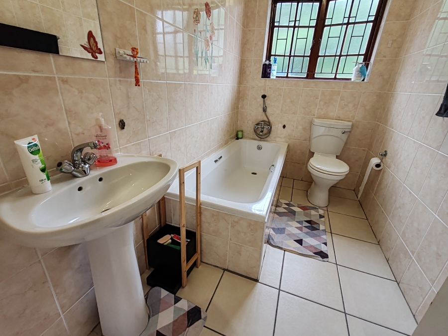 2 Bedroom Property for Sale in Uvongo KwaZulu-Natal