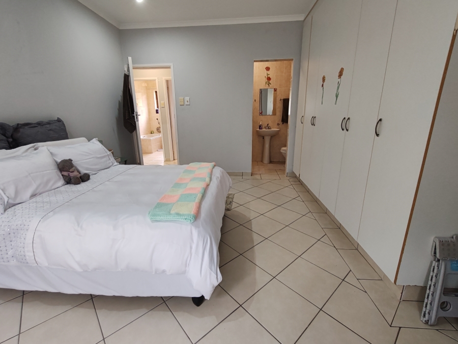 2 Bedroom Property for Sale in Uvongo KwaZulu-Natal