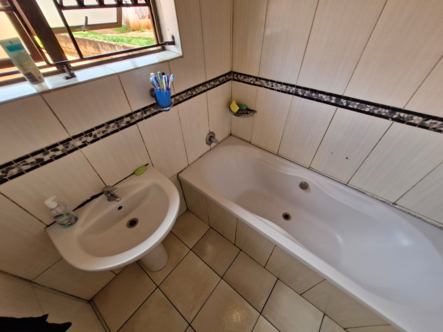 To Let 3 Bedroom Property for Rent in Montclair KwaZulu-Natal