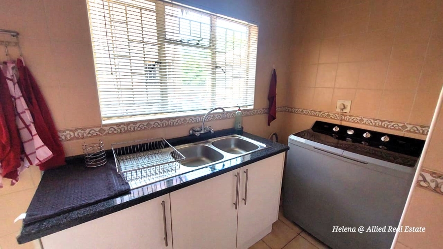 To Let 3 Bedroom Property for Rent in Aviary Hill KwaZulu-Natal