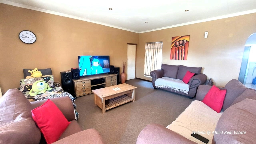 To Let 3 Bedroom Property for Rent in Aviary Hill KwaZulu-Natal