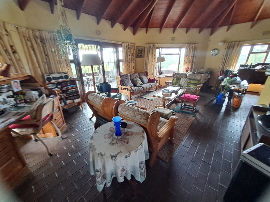 5 Bedroom Property for Sale in Margate KwaZulu-Natal