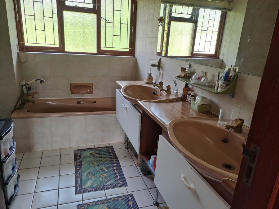 5 Bedroom Property for Sale in Margate KwaZulu-Natal