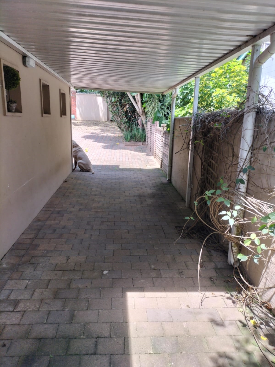 To Let 1 Bedroom Property for Rent in Cowies Hill KwaZulu-Natal