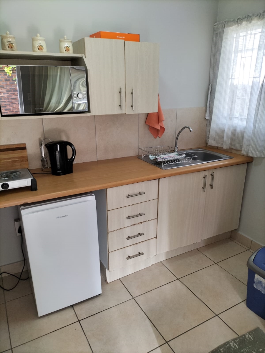 To Let 1 Bedroom Property for Rent in Cowies Hill KwaZulu-Natal