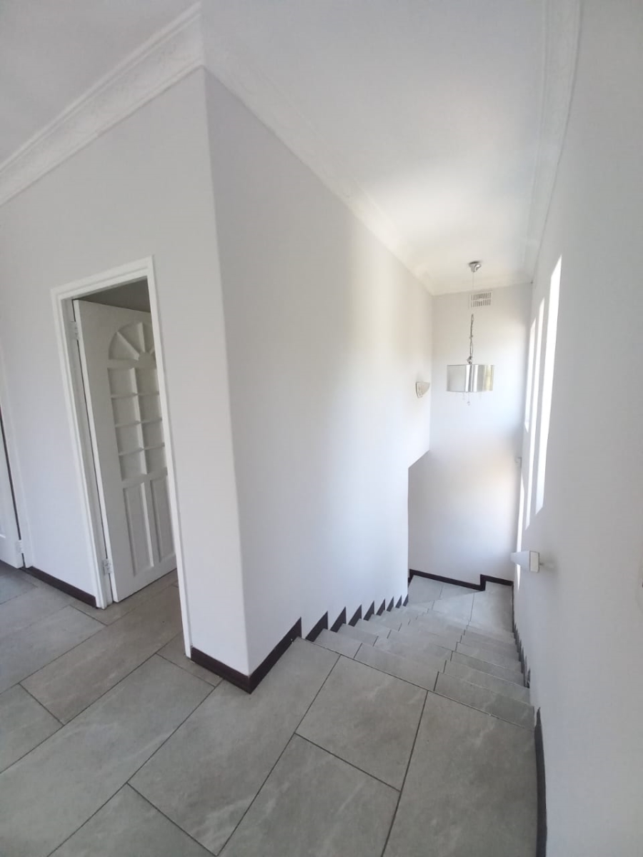 To Let 5 Bedroom Property for Rent in Umhlanga KwaZulu-Natal